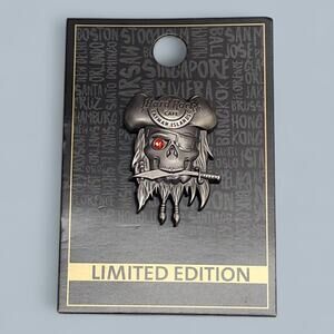 Hard Rock Pin 2016 Cayman Islands 3D Red Rhinestone Eye Pirate Skull LE
